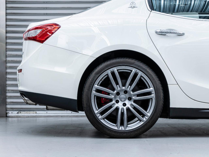 2017 Maserati Ghibli ABA-MG30C (UW-69fc015c234f1)[25]