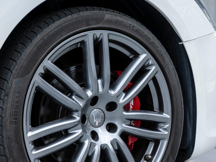2017 Maserati Ghibli ABA-MG30C (UW-69fc015c234f1)[23]