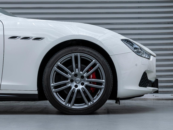 2017 Maserati Ghibli ABA-MG30C (UW-69fc015c234f1)[21]