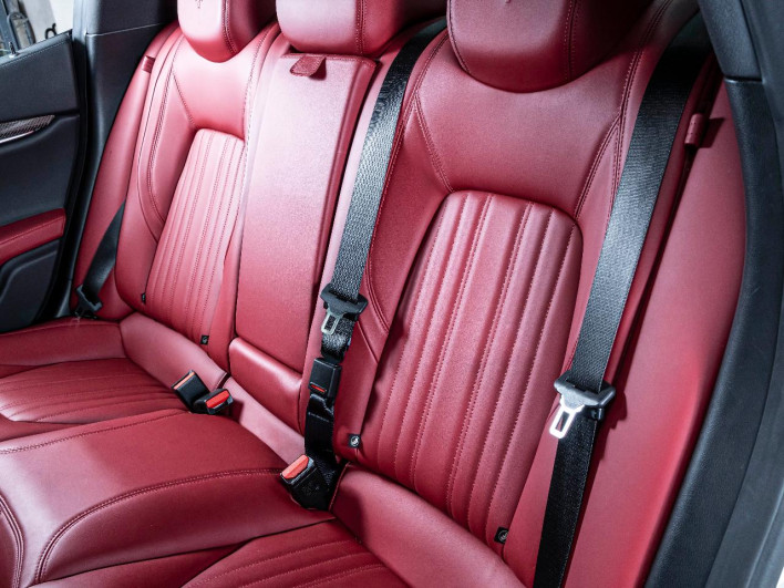 2017 Maserati Ghibli ABA-MG30C (UW-69fc015c234f1)[18]