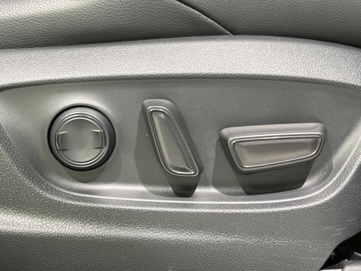 2023 Toyota Corolla Cross 6AA-ZVG11 (UW-69fc0167c0755)[18]
