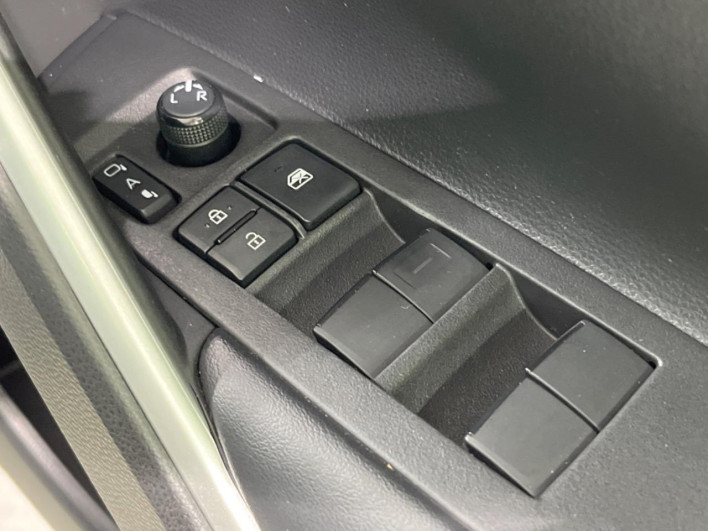 2023 Toyota Corolla Cross 6AA-ZVG11 (UW-69fc0167c0755)[17]