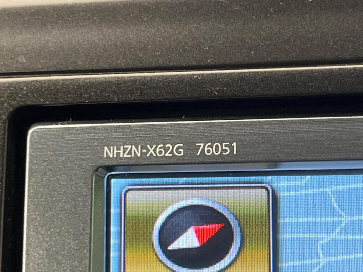 2013 Toyota Prius α DAA-ZVW41W (UW-69fc016ab160d)[28]