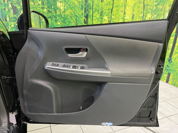 2013 Toyota Prius α DAA-ZVW41W (UW-69fc016ab160d)[5]