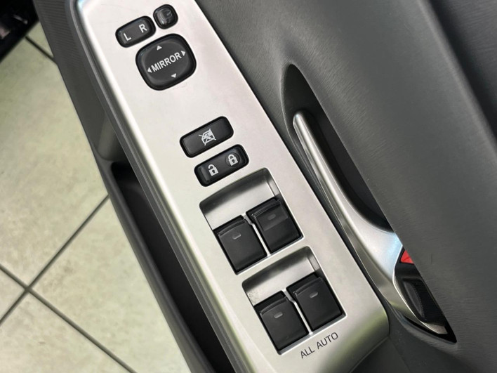 2013 Toyota Prius α DAA-ZVW41W (UW-69fc016ab160d)[6]