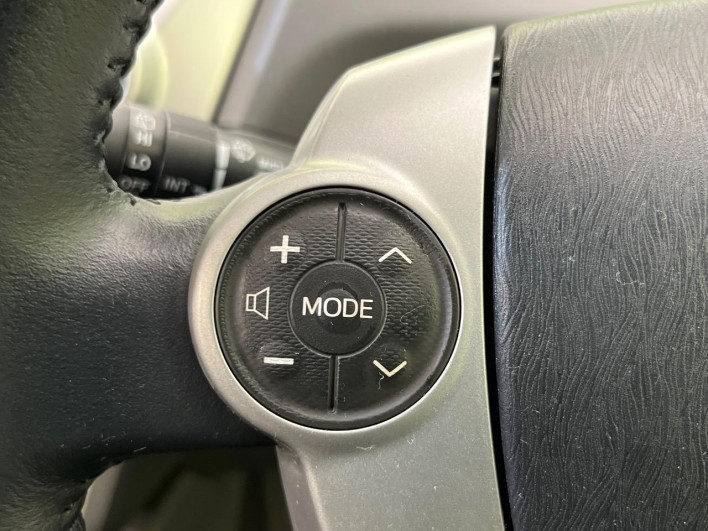 2013 Toyota Prius α DAA-ZVW41W (UW-69fc016ab160d)[13]