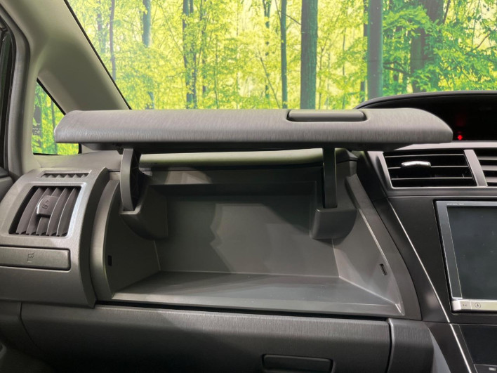 2013 Toyota Prius α DAA-ZVW41W (UW-69fc016ab160d)[20]