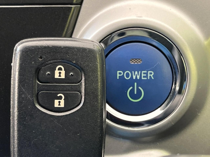 2013 Toyota Prius α DAA-ZVW41W (UW-69fc016ab160d)[7]