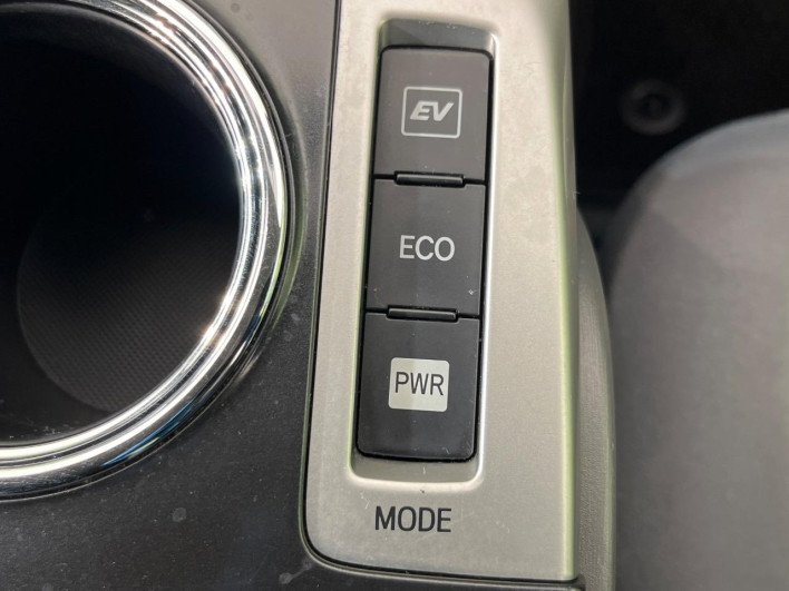 2013 Toyota Prius α DAA-ZVW41W (UW-69fc016ab160d)[16]