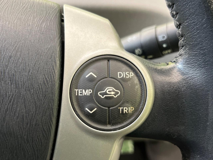 2013 Toyota Prius α DAA-ZVW41W (UW-69fc016ab160d)[14]