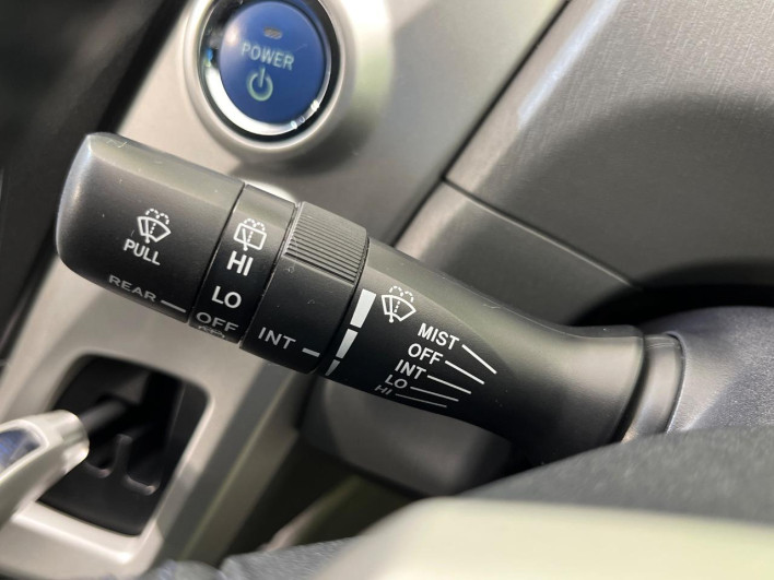 2013 Toyota Prius α DAA-ZVW41W (UW-69fc016ab160d)[11]
