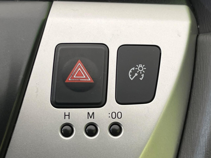 2013 Toyota Prius α DAA-ZVW41W (UW-69fc016ab160d)[19]