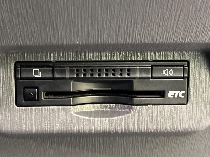 2013 Toyota Prius α DAA-ZVW41W (UW-69fc016ab160d)[10]