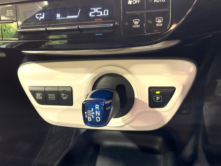 2016 Toyota Prius DAA-ZVW50 (UW-69fc016bd06a5)[10]