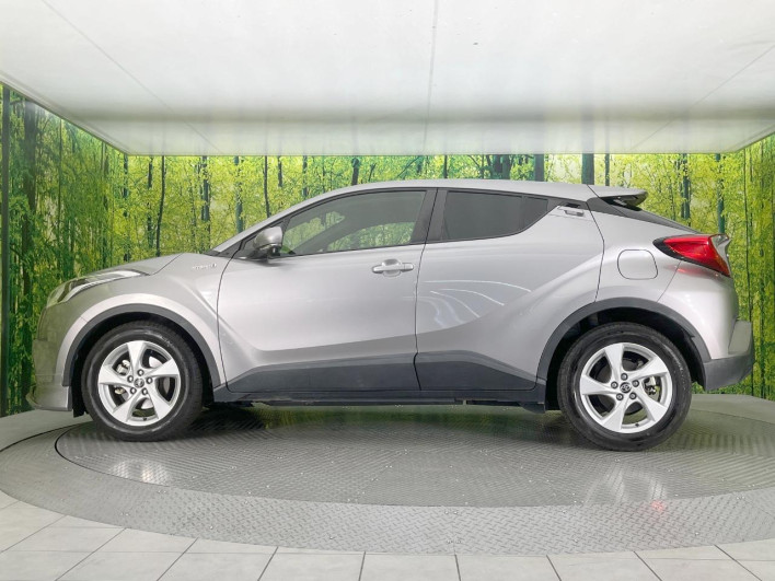 2017 Toyota C-HR DAA-ZYX10 (UW-69fc0173cb50a)[22]