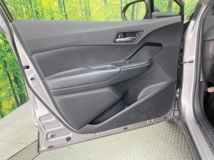 2017 Toyota C-HR DAA-ZYX10 (UW-69fc0173cb50a)[28]