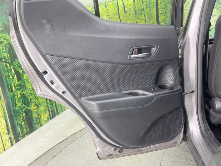 2017 Toyota C-HR DAA-ZYX10 (UW-69fc0173cb50a)[29]