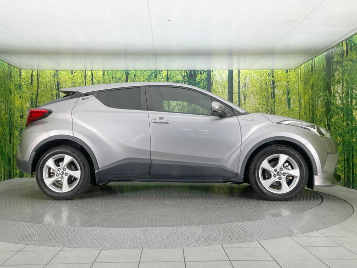 2017 Toyota C-HR DAA-ZYX10 (UW-69fc0173cb50a)[18]