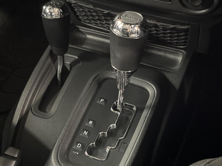 2017 Chrysler Jeep Wrangler Unlimited ABA-JK36L (UW-69fd5222c5d5f)[24]