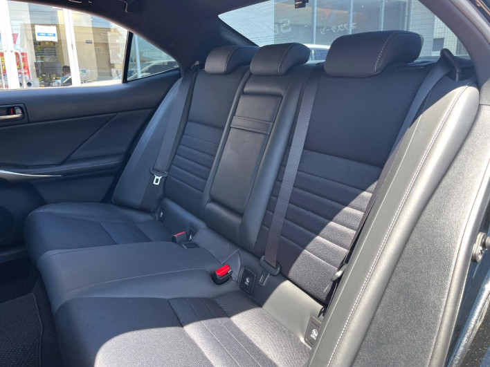 2017 Lexus IS DAA-AVE30 (UW-69fd523ebd73c)[28]