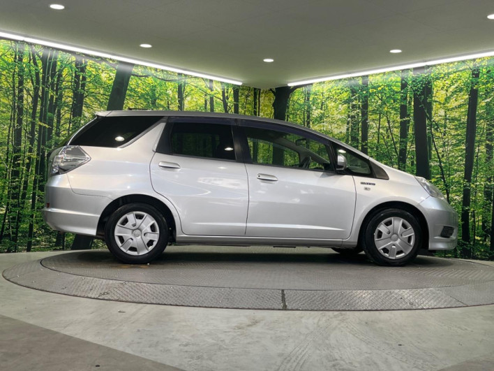 2013 Honda Fit Shuttle Hybrid DAA-GP2 (UW-69fd526a625e6)[9]