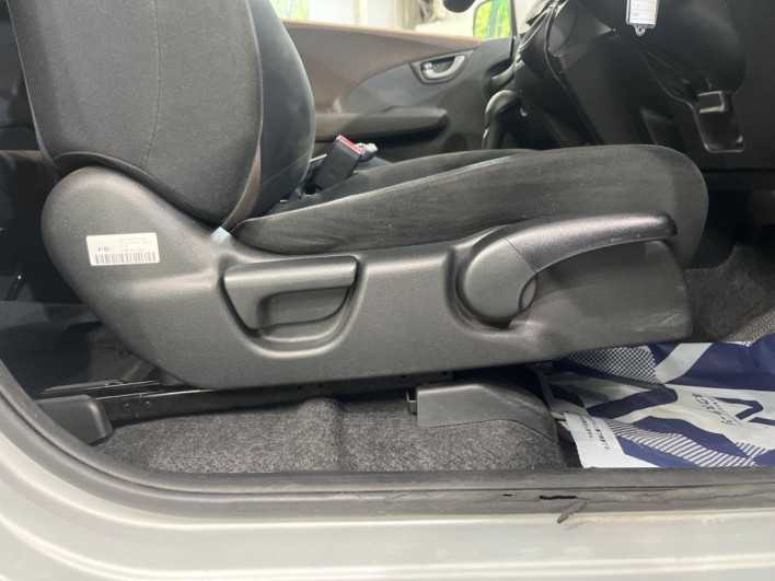 2013 Honda Fit Shuttle Hybrid DAA-GP2 (UW-69fd526a625e6)[12]