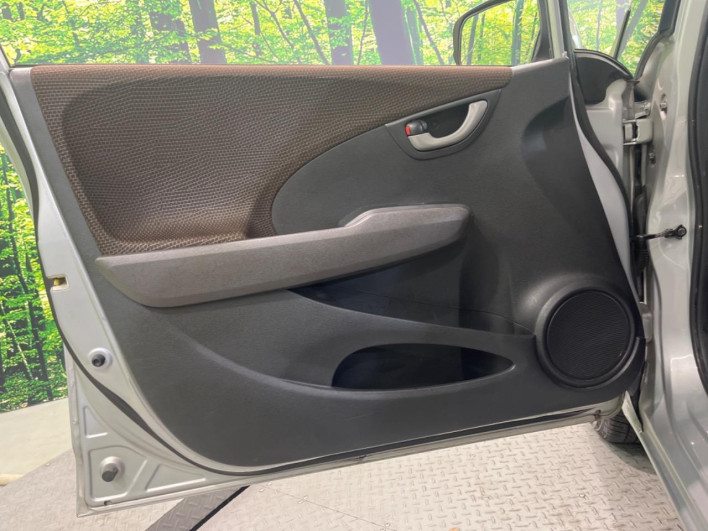 2013 Honda Fit Shuttle Hybrid DAA-GP2 (UW-69fd526a625e6)[17]