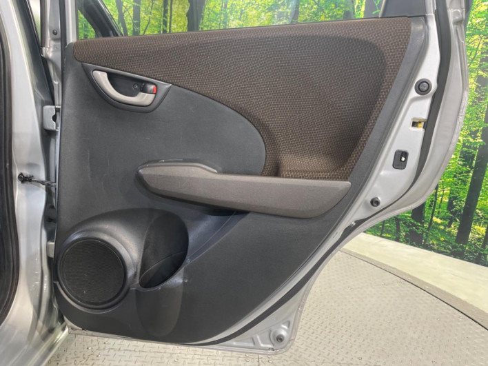 2013 Honda Fit Shuttle Hybrid DAA-GP2 (UW-69fd526a625e6)[19]