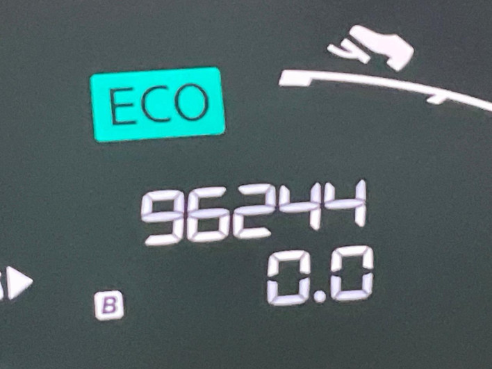2014 Nissan Serena DAA-HFC26 (UW-69fd5278c2289)[2]