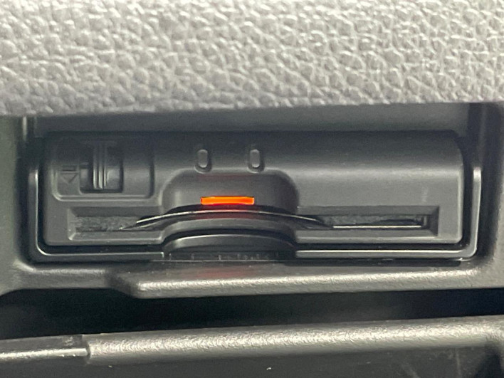 2014 Nissan Serena DAA-HFC26 (UW-69fd5278c2289)[28]
