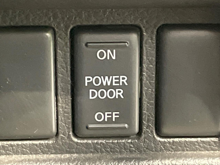 2014 Nissan Serena DAA-HFC26 (UW-69fd5278c2289)[29]