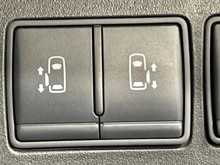 2014 Nissan Serena DAA-HFC26 (UW-69fd5278c2289)[24]