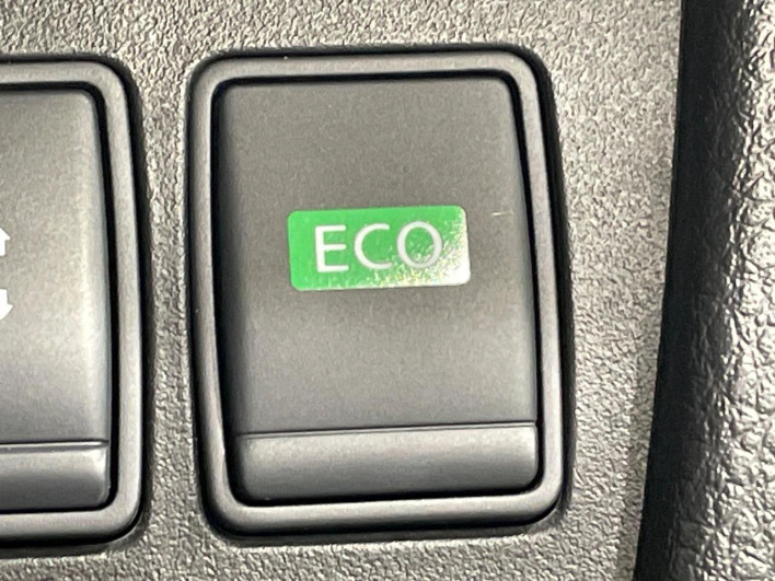 2014 Nissan Serena DAA-HFC26 (UW-69fd5278c2289)[26]