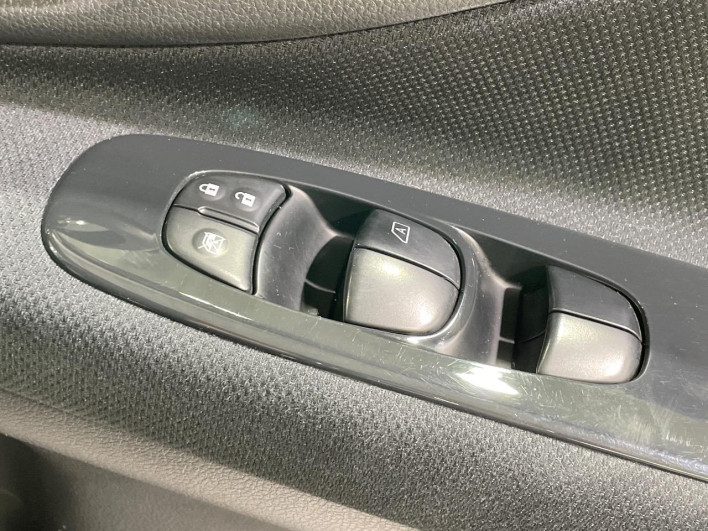 2014 Nissan Serena DAA-HFC26 (UW-69fd5278c2289)[22]