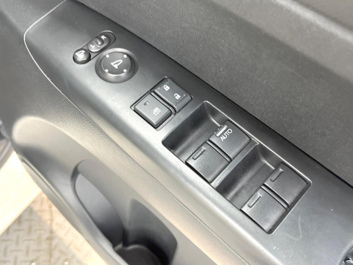 2015 Honda N-BOX DBA-JF1 (UW-69fd527ec9b9d)[28]