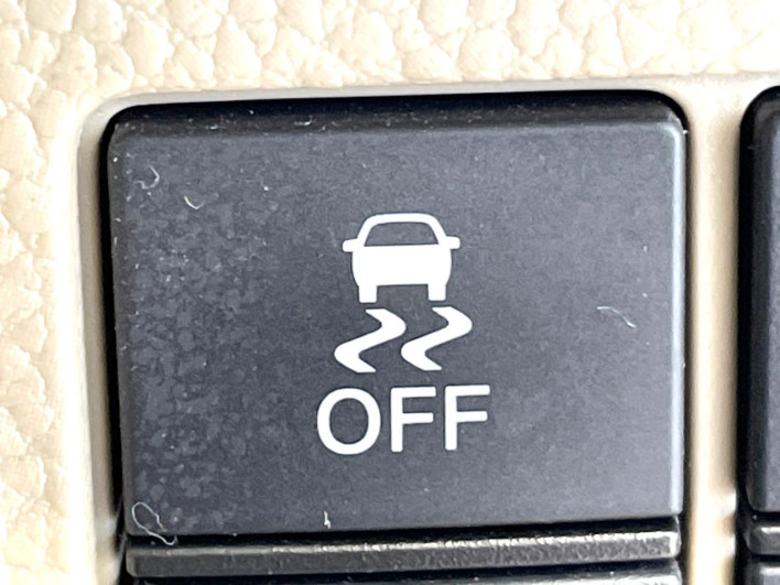 2019 Honda N-BOX DBA-JF3 (UW-69fd52820b0c0)[24]