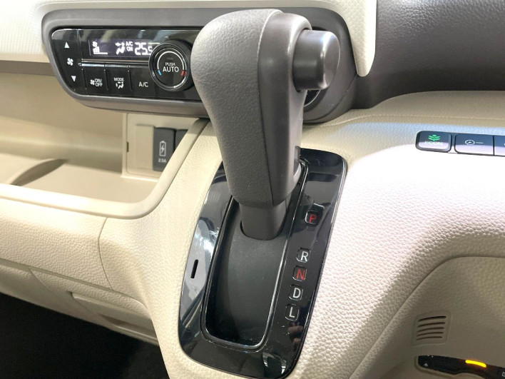 2019 Honda N-BOX DBA-JF3 (UW-69fd52820b0c0)[13]