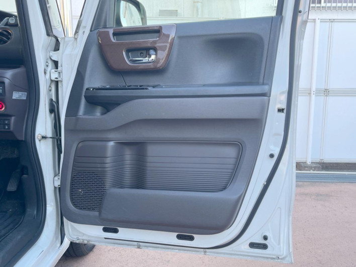 2019 Honda N-BOX DBA-JF3 (UW-69fd52825a9b6)[28]