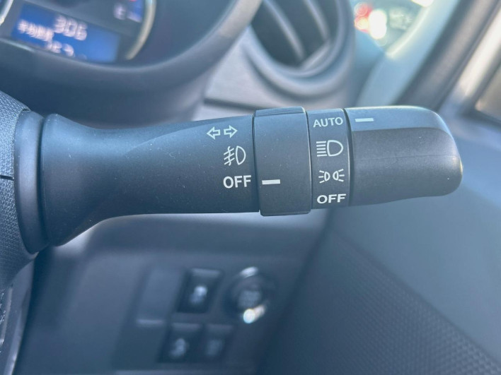 2013 Daihatsu Move DBA-LA100S (UW-69fd529a4060f)[10]