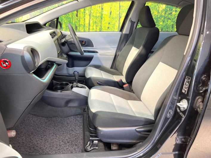 2012 Toyota Aqua DAA-NHP10 (UW-69fd52d57a43e)[12]