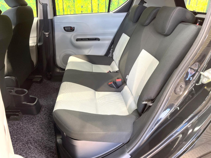 2012 Toyota Aqua DAA-NHP10 (UW-69fd52d57a43e)[13]