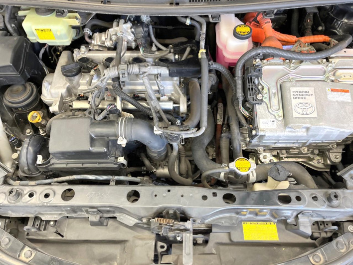 2012 Toyota Aqua DAA-NHP10 (UW-69fd52d57a43e)[4]