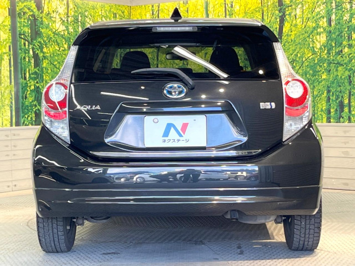 2012 Toyota Aqua DAA-NHP10 (UW-69fd52d57a43e)[17]