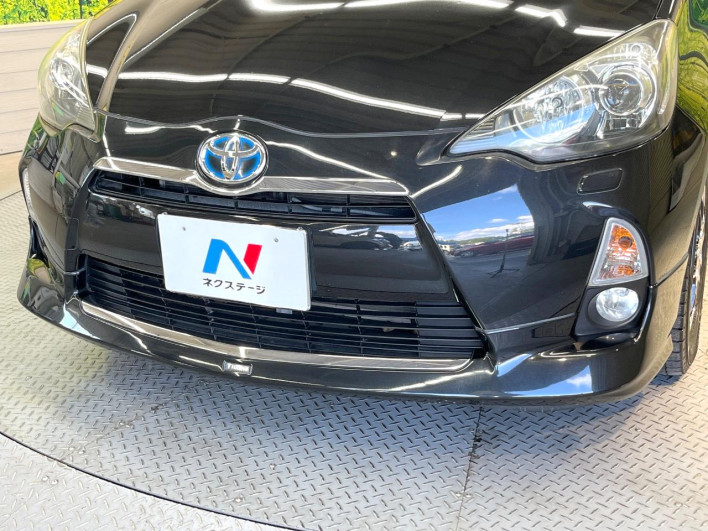 2012 Toyota Aqua DAA-NHP10 (UW-69fd52d57a43e)[5]