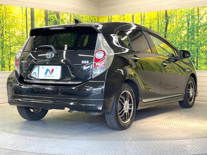 2012 Toyota Aqua DAA-NHP10 (UW-69fd52d57a43e)[28]