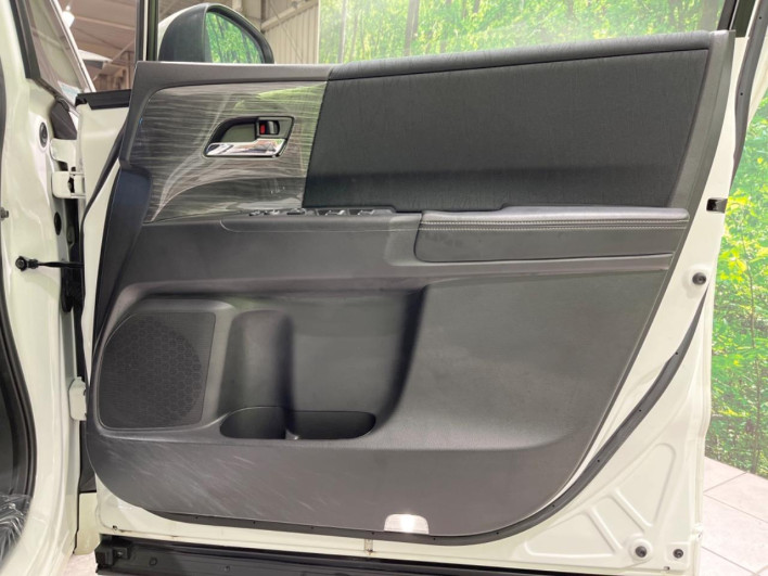 2014 Honda Odyssey DBA-RC1 (UW-69fd52dfbf1aa)[18]