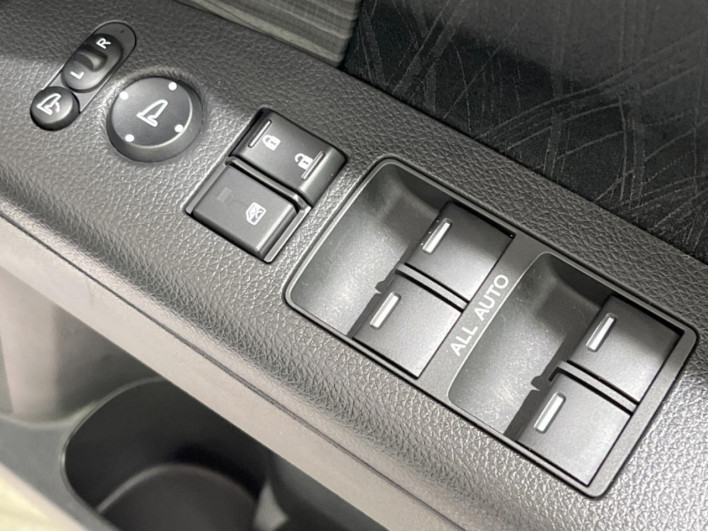 2014 Honda Odyssey DBA-RC1 (UW-69fd52dfbf1aa)[20]