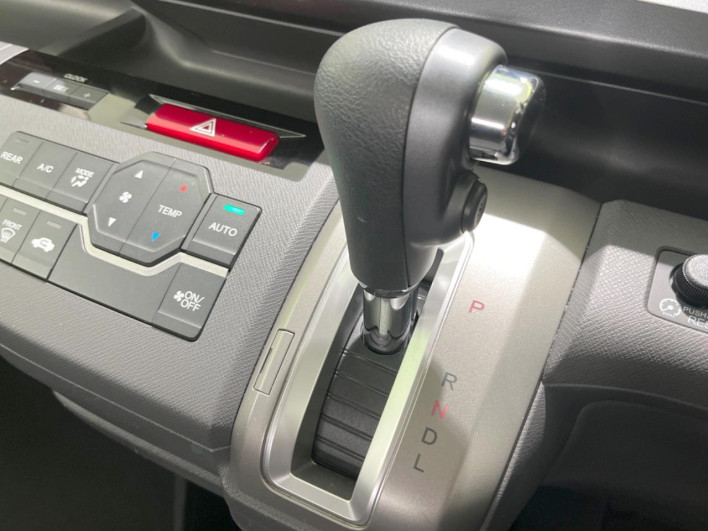 2010 Honda Step Wagon DBA-RK1 (UW-69fd52e1bc9ad)[27]