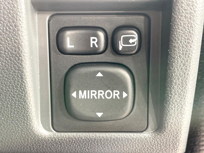 2017 Toyota PIXIS VAN EBD-S321M (UW-69fd52e86b68d)[21]