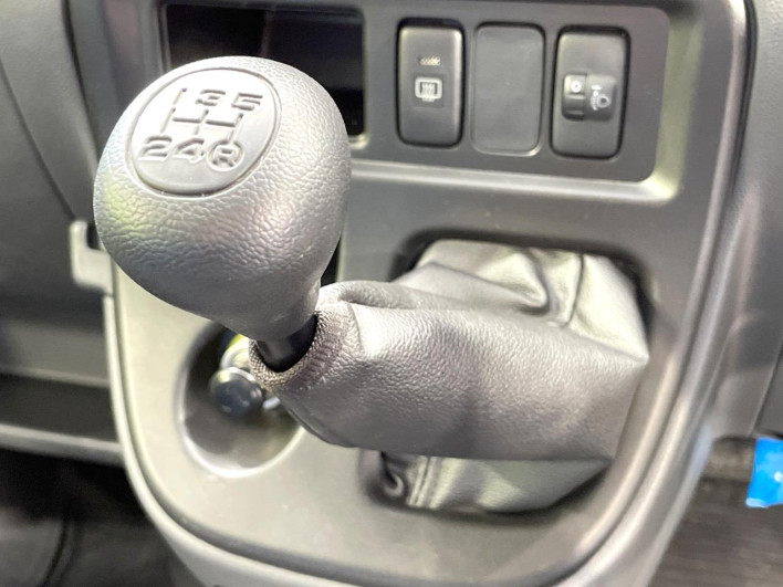 2017 Toyota PIXIS VAN EBD-S321M (UW-69fd52e86b68d)[25]